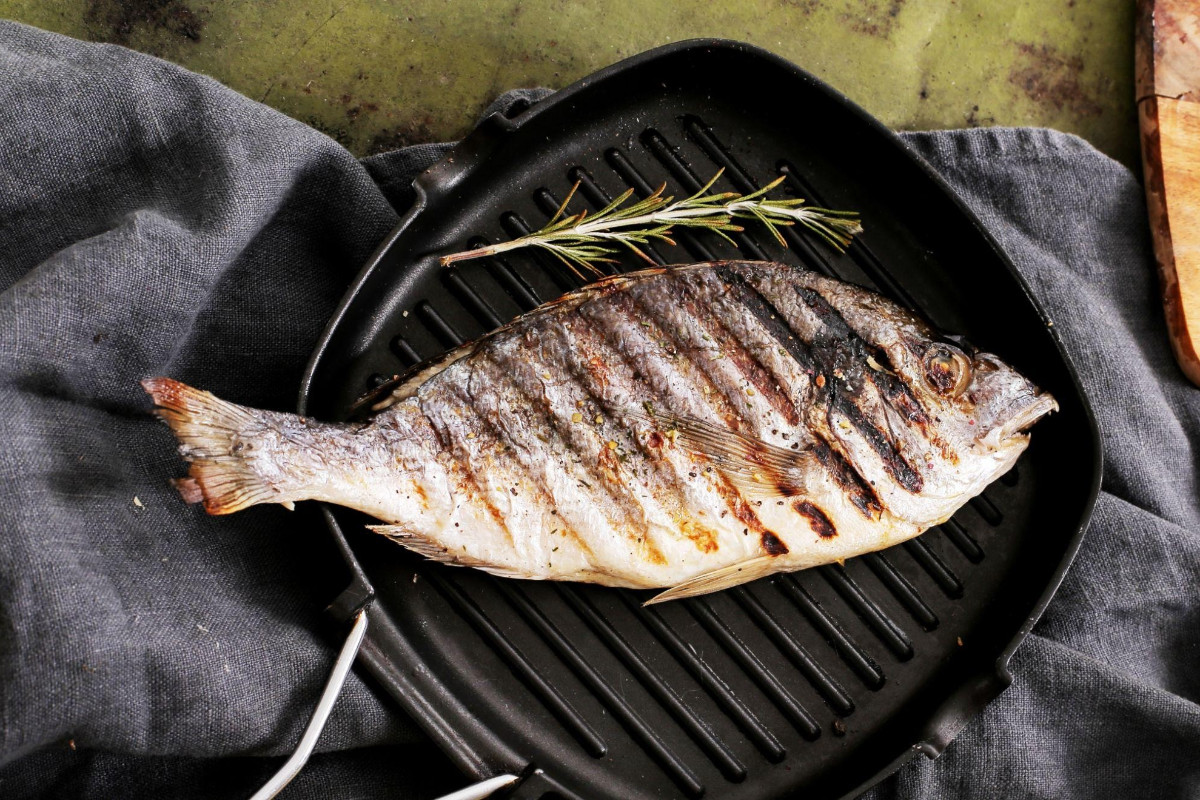 Geben Sie vor dem Braten des Fisches etwas davon in die Pfanne. Dieser Trick wurde mir von meiner Großmutter verraten.