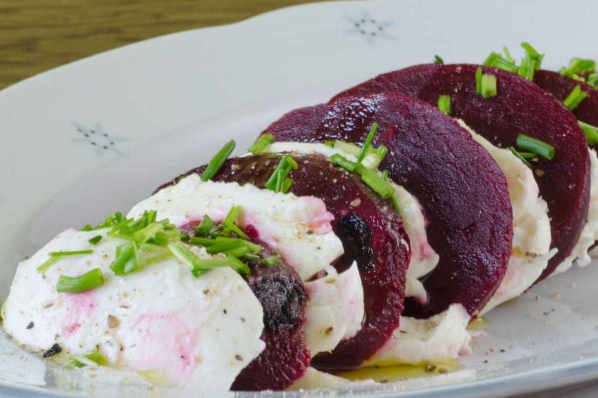 Rote-Bete-Salat in einer neuen Version. Er ist so lecker, dass ich ihn jetzt ständig zubereite