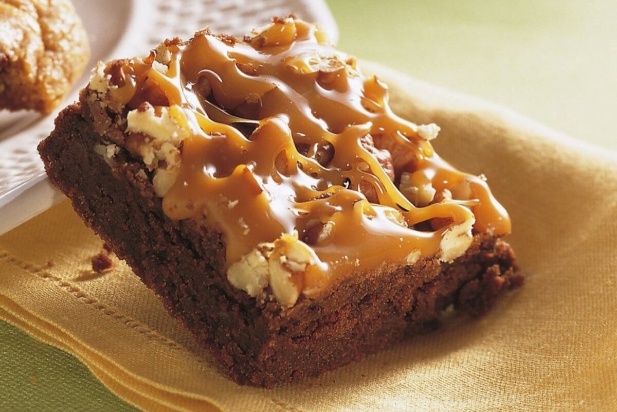 Brownies, Nüsse und Karamell in einem Gericht. Ihre Gäste werden bestimmt nach mehr verlangen.