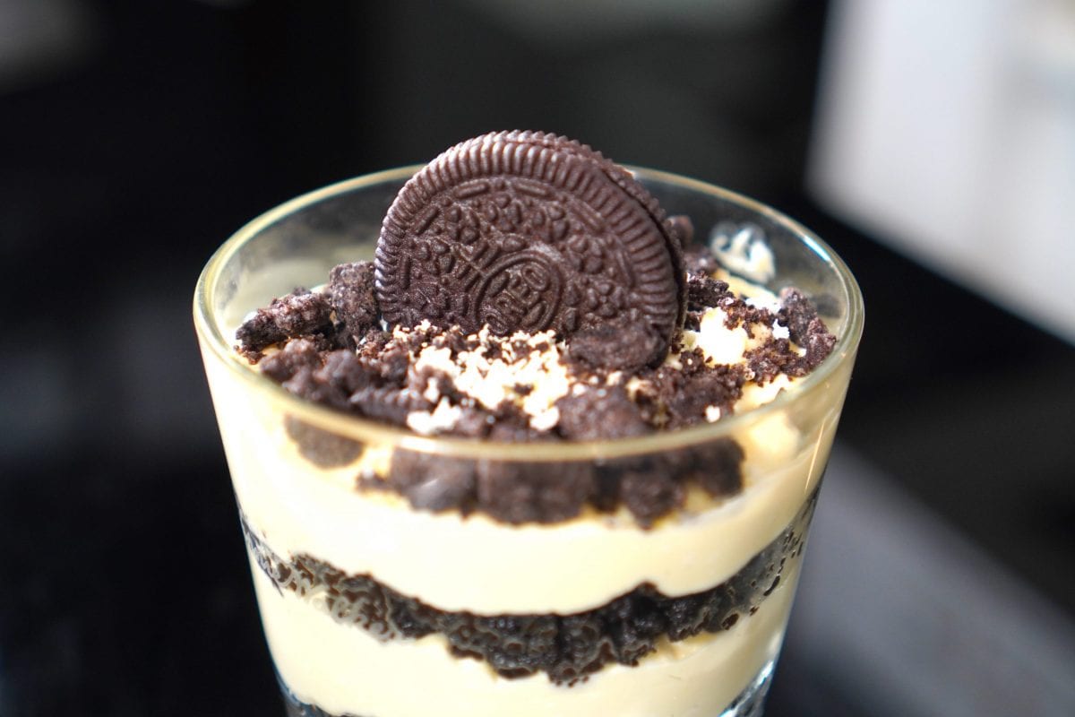 Rezept für ein Dessert mit Oreo-Keksen im Glas, ohne Backofen, fertig in 5 Minuten
