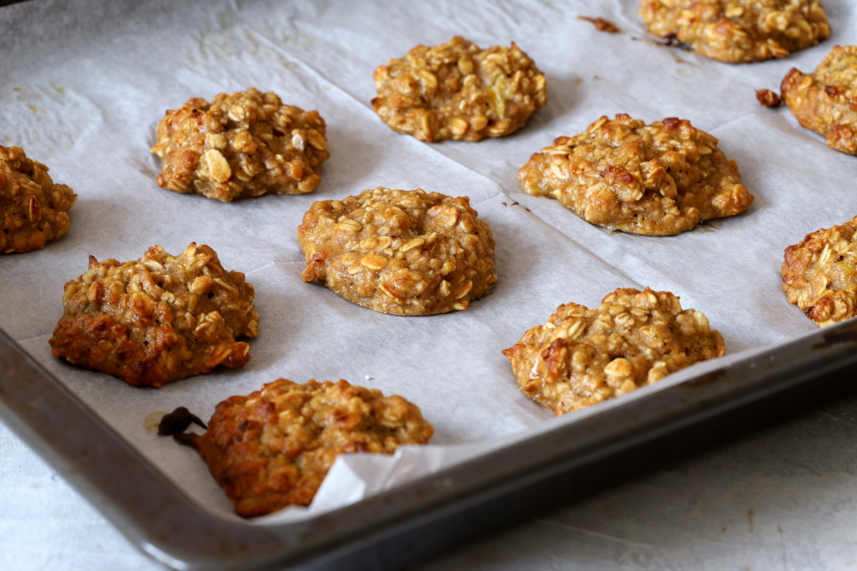 Ich bereite diese Kekse in 20 Minuten aus 3 Zutaten zu. Sie verschwinden vom Teller, bevor sie abkühlen können.