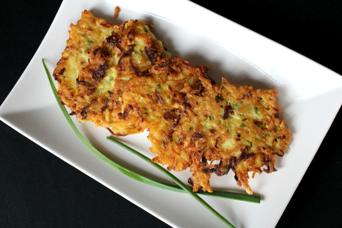 Haben Sie schon einmal Parsons-Schnitzel probiert? Es wird im Ofen gebacken, und das saftige Fleisch wird durch das beliebte Milch-Trio ergänzt.