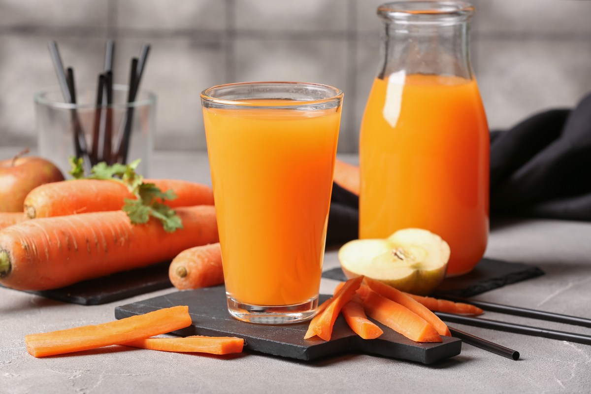 Was sind die Vorteile von Karottensaft und wie lässt er sich ganz einfach zu Hause zubereiten?