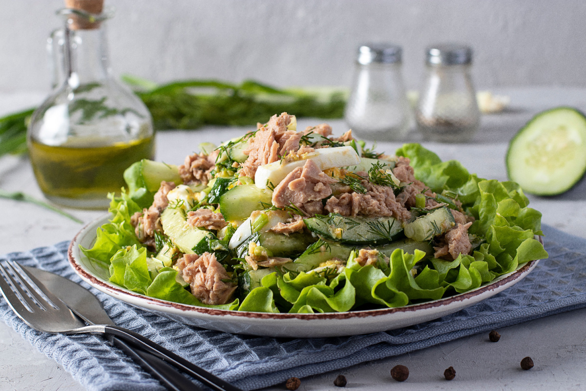 Dieser Salat ist in 10 Minuten zubereitet. Er eignet sich ideal als Abendessen