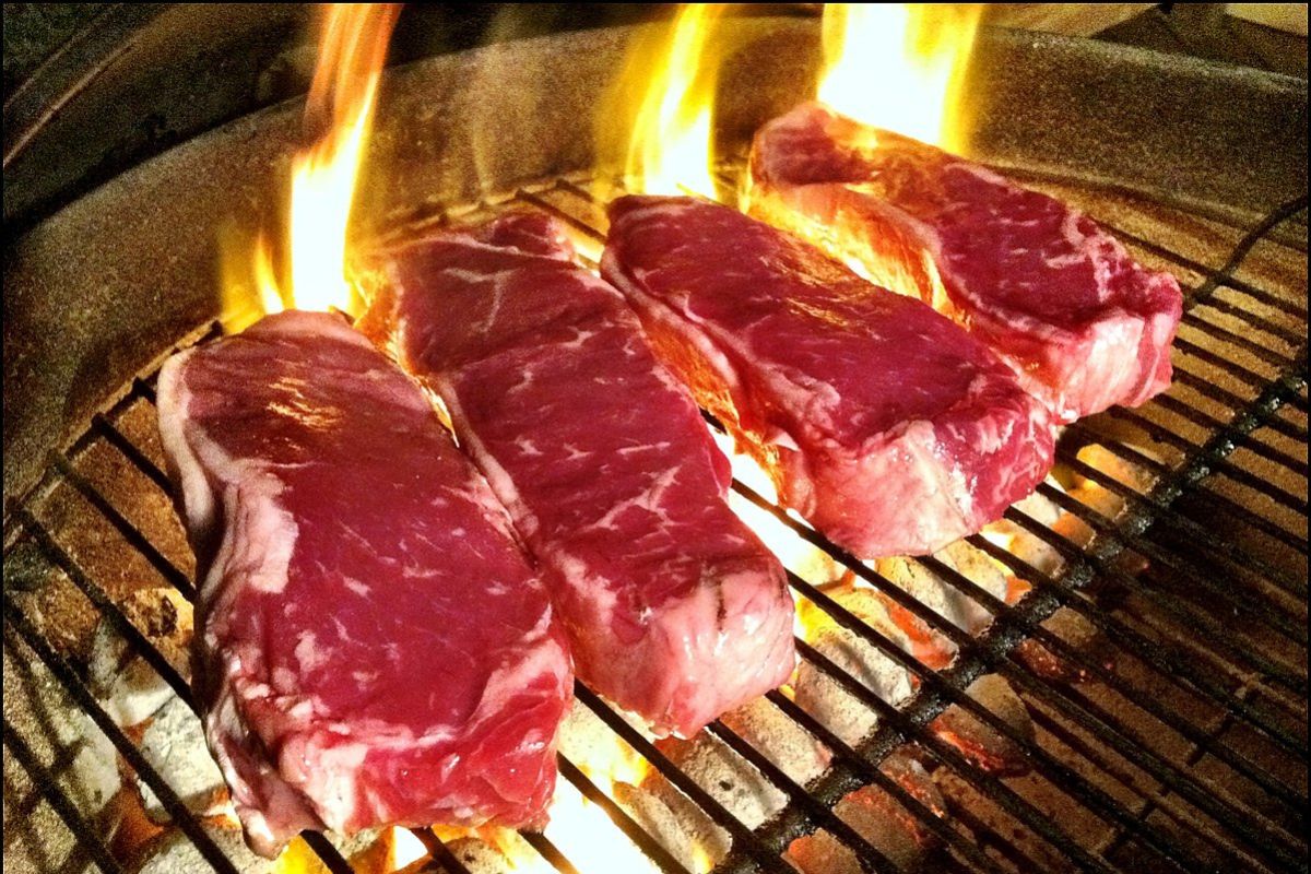 Der Fehler mit der Aluminiumfolie, der Ihr Steak ruiniert. Das ist reine Fleischverschwendung.