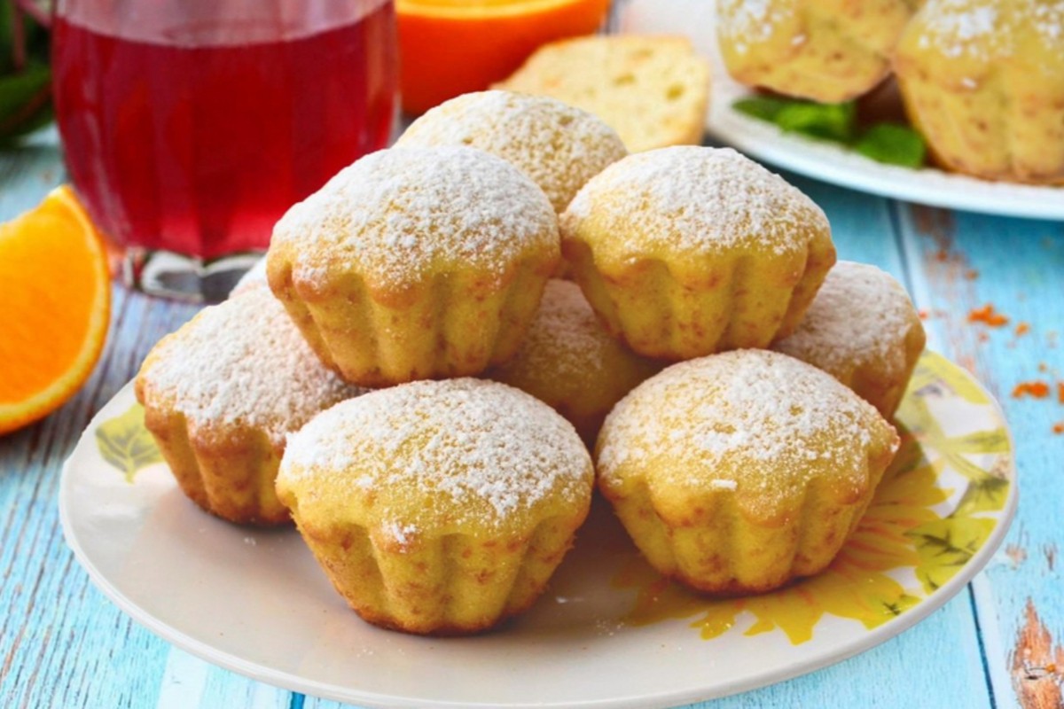 Auf besonderen Wunsch meines Bruders backe ich Muffins mit Vanillecreme auf Mürbeteig. Das ist unsere Lieblingssüßigkeit aus Kindertagen.