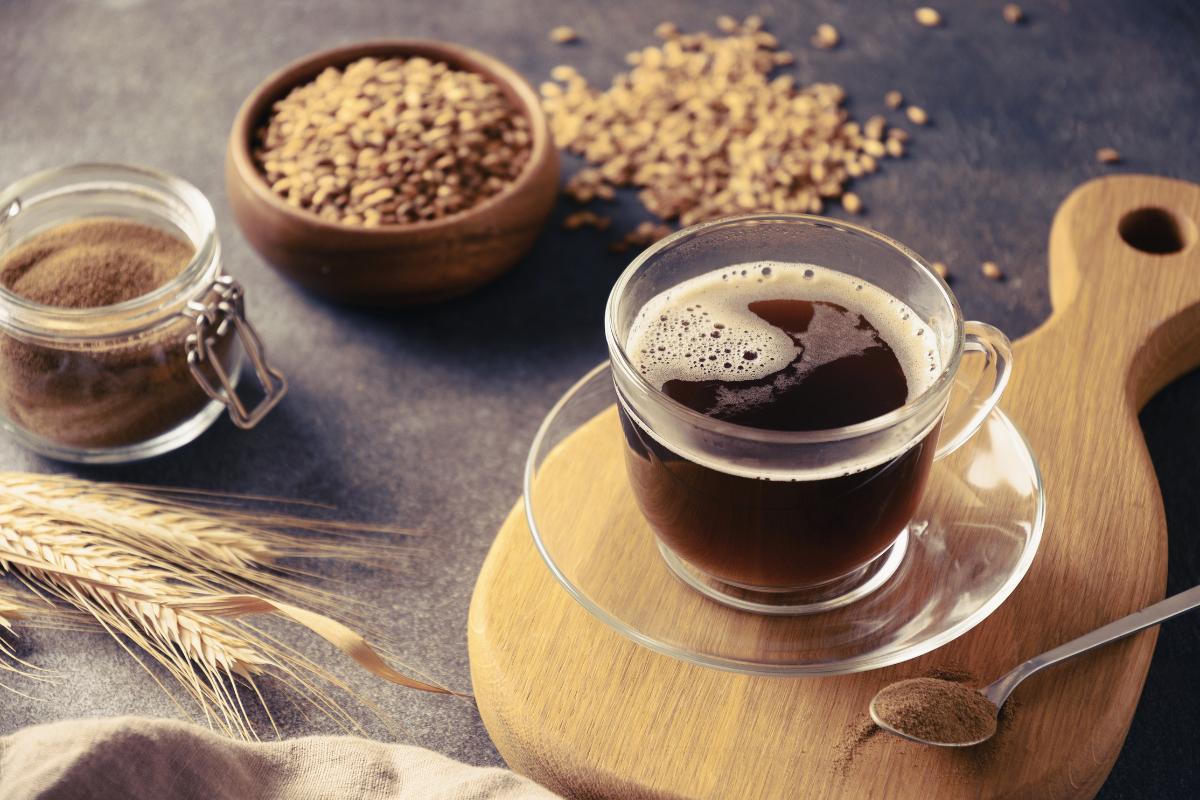 Zerkleinern und mit Kaffee mischen. Nach einem solchen Getränk funktioniert der Darm wieder wie vorgesehen