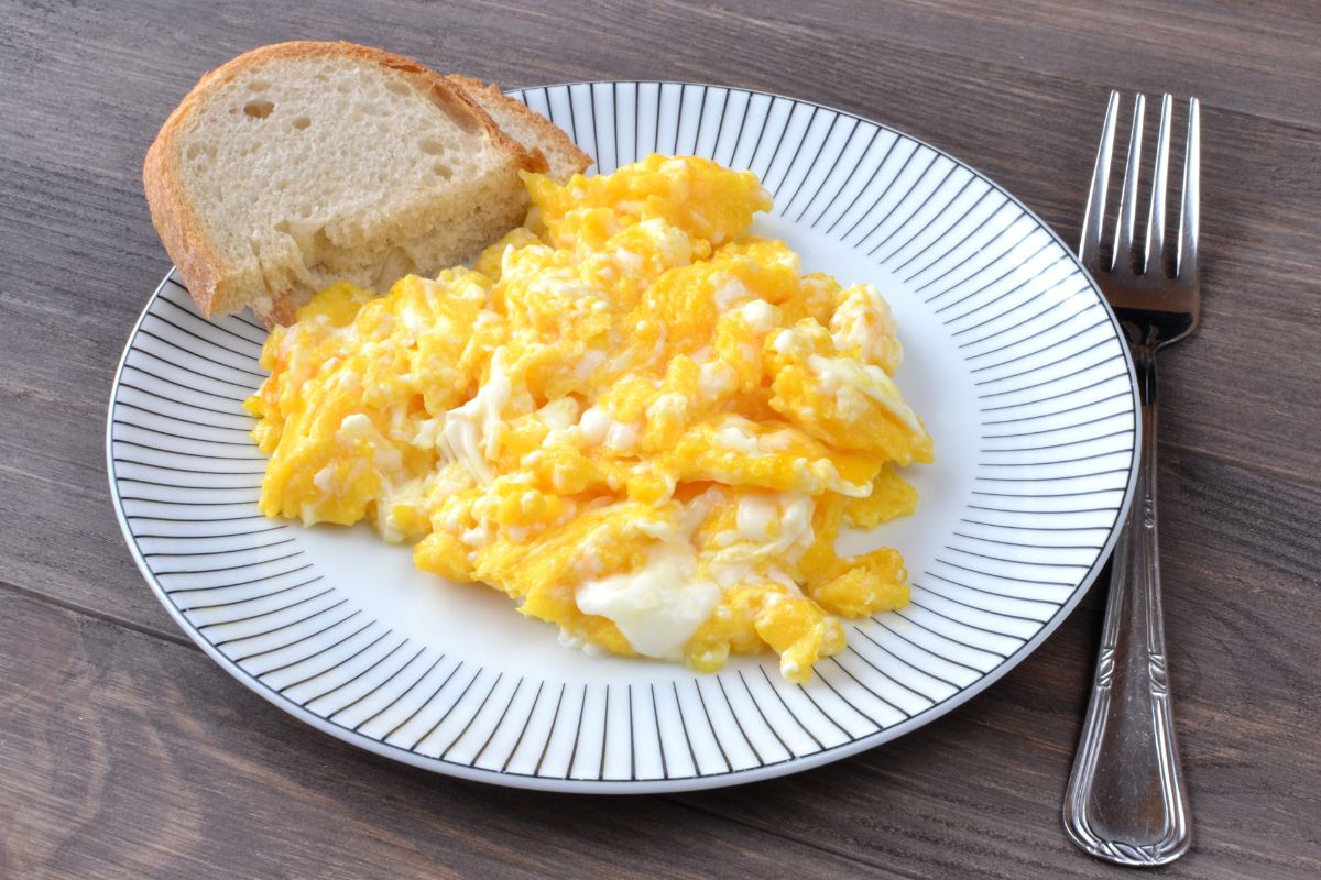 Fügen Sie einen Esslöffel pro Ei hinzu. Dieses Rezept ist einfach phänomenal.