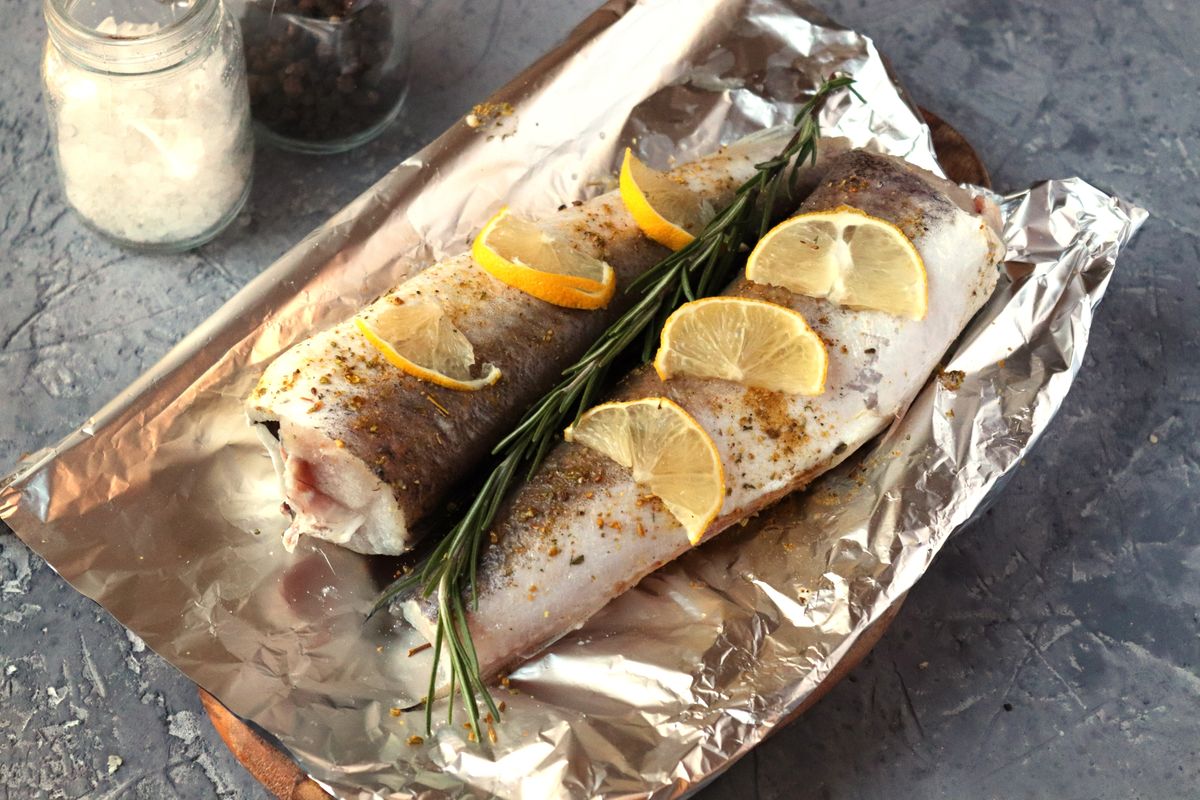 Warum ist eine Seite der Aluminiumfolie glänzend und die andere matt: Welche Variante ist die richtige?