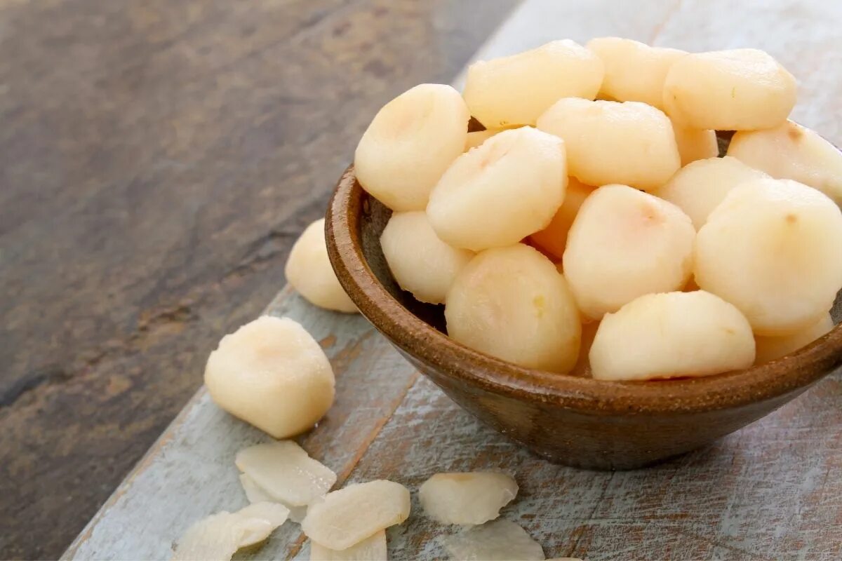 Knabbern Sie sie statt Süßigkeiten, fügen Sie sie zu Salaten hinzu. Sie wirken wie ein Schutzschild für Gehirn und Leber.