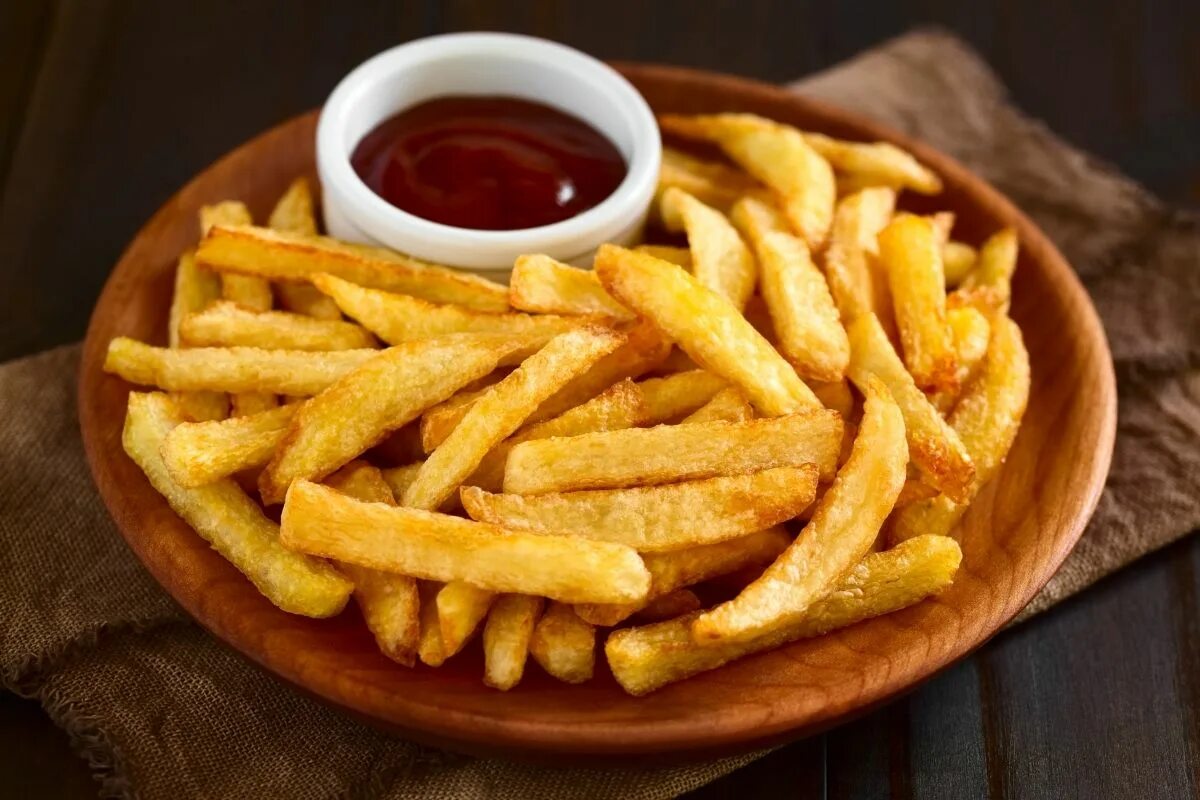 Das Geheimnis der perfekten Knusprigkeit liegt nicht im Öl. Bereiten Sie Pommes frites einmal anders zu