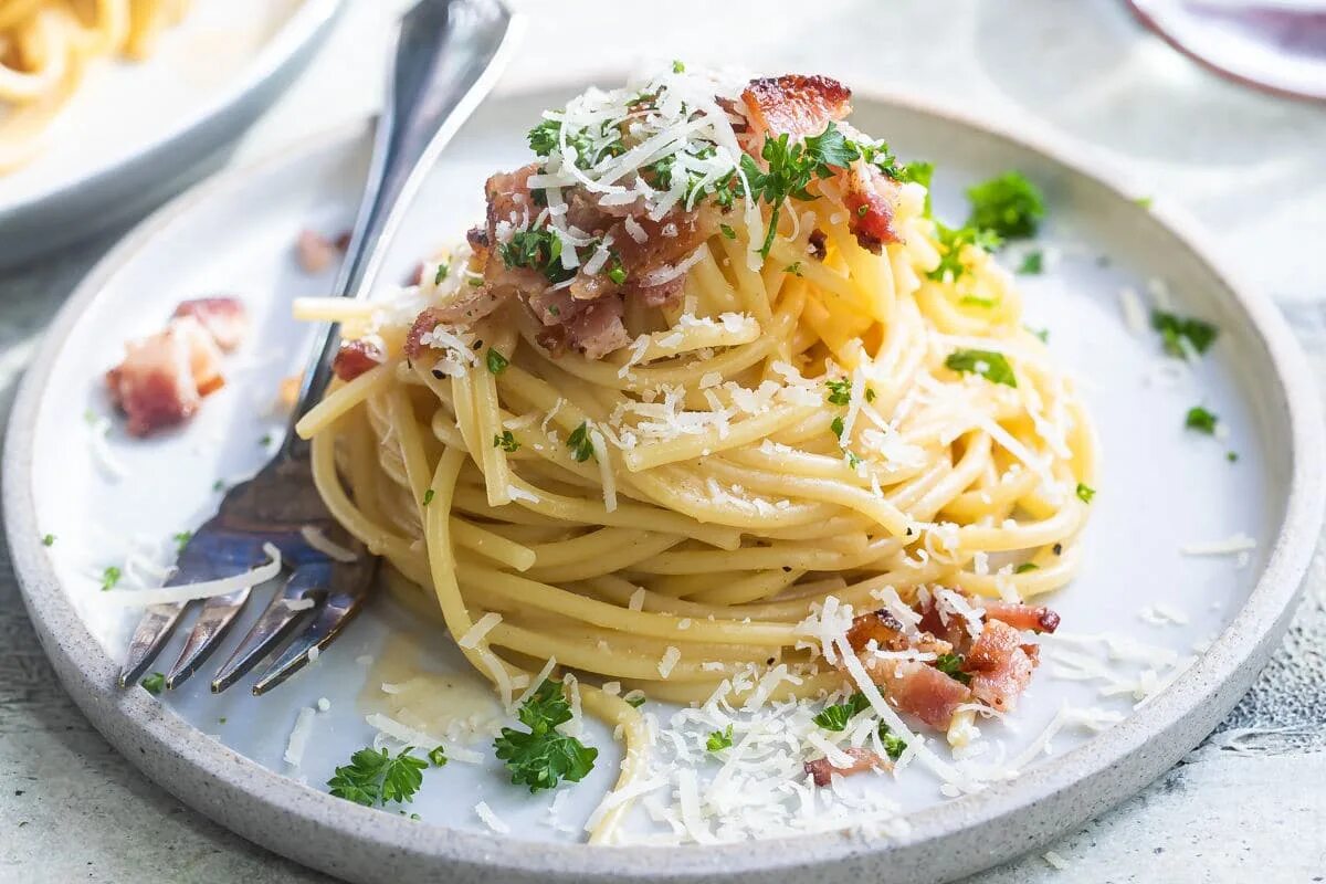 Bereiten Sie Carbonara auch mit Speck zu? Das Geheimnis der echten Carbonara