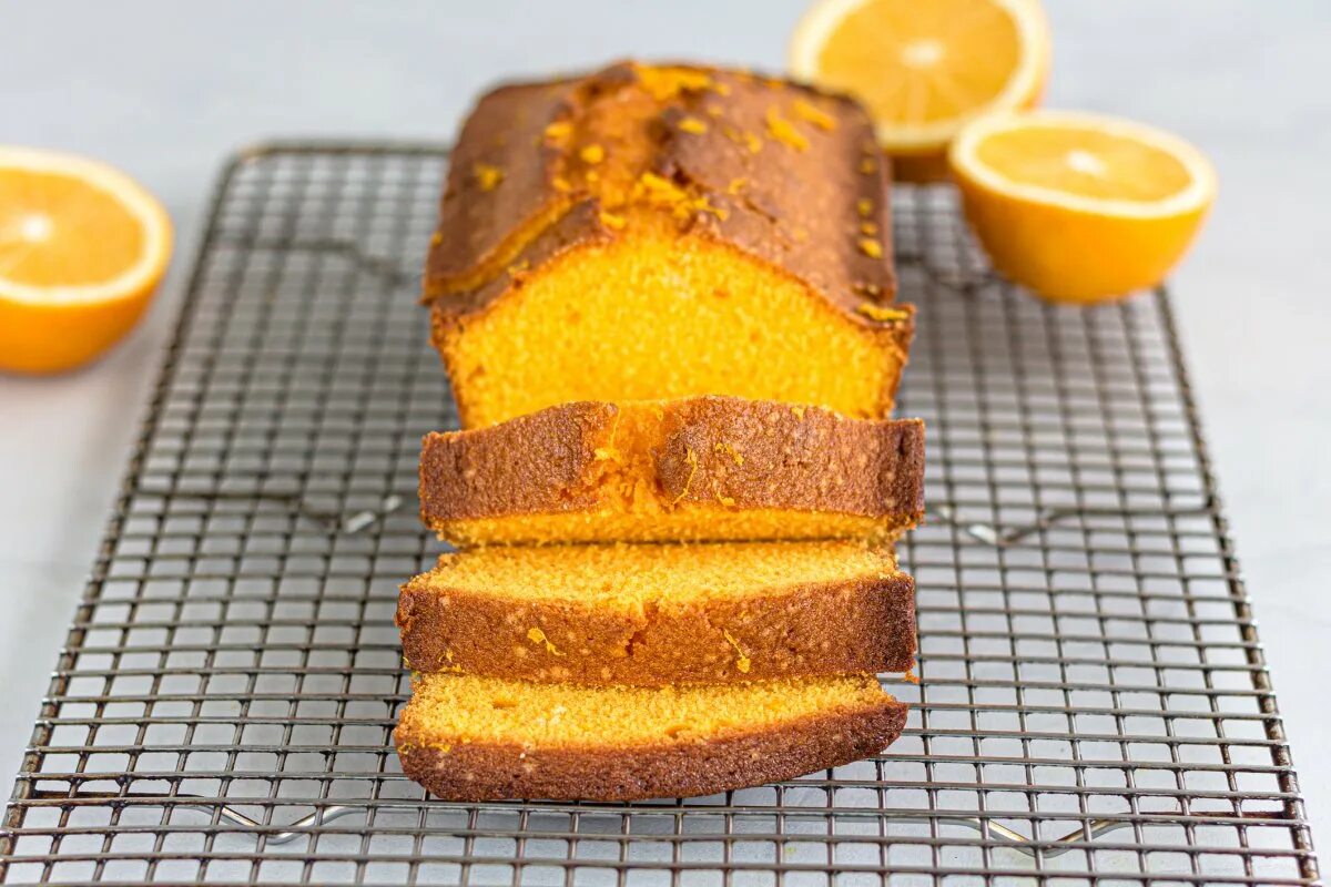 Einfach, ohne Zucker und mit wenigen Zutaten: So backen Sie einen leichten Hafer-Orangen-Kuchen im Mixer