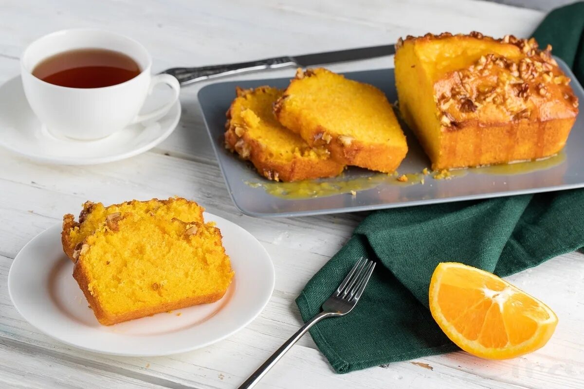 Einfach, ohne Zucker und mit wenigen Zutaten: So backen Sie einen leichten Hafer-Orangen-Kuchen im Mixer