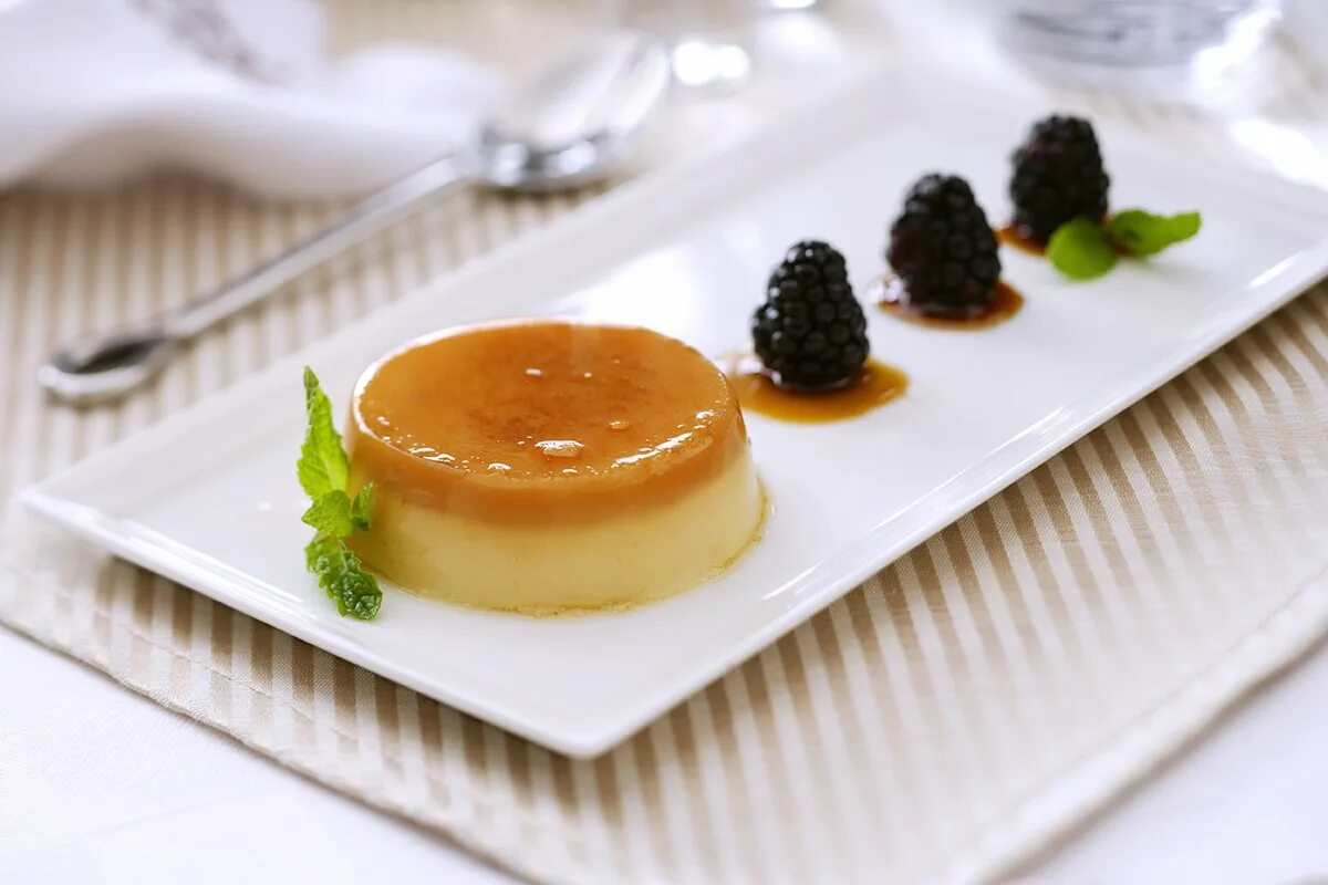 Der Zauber eines hausgemachten Karamelldesserts in zehn Minuten: Dieser Flan mit seinem intensiven Vanillegeschmack ist als Dessert immer ein voller Erfolg.