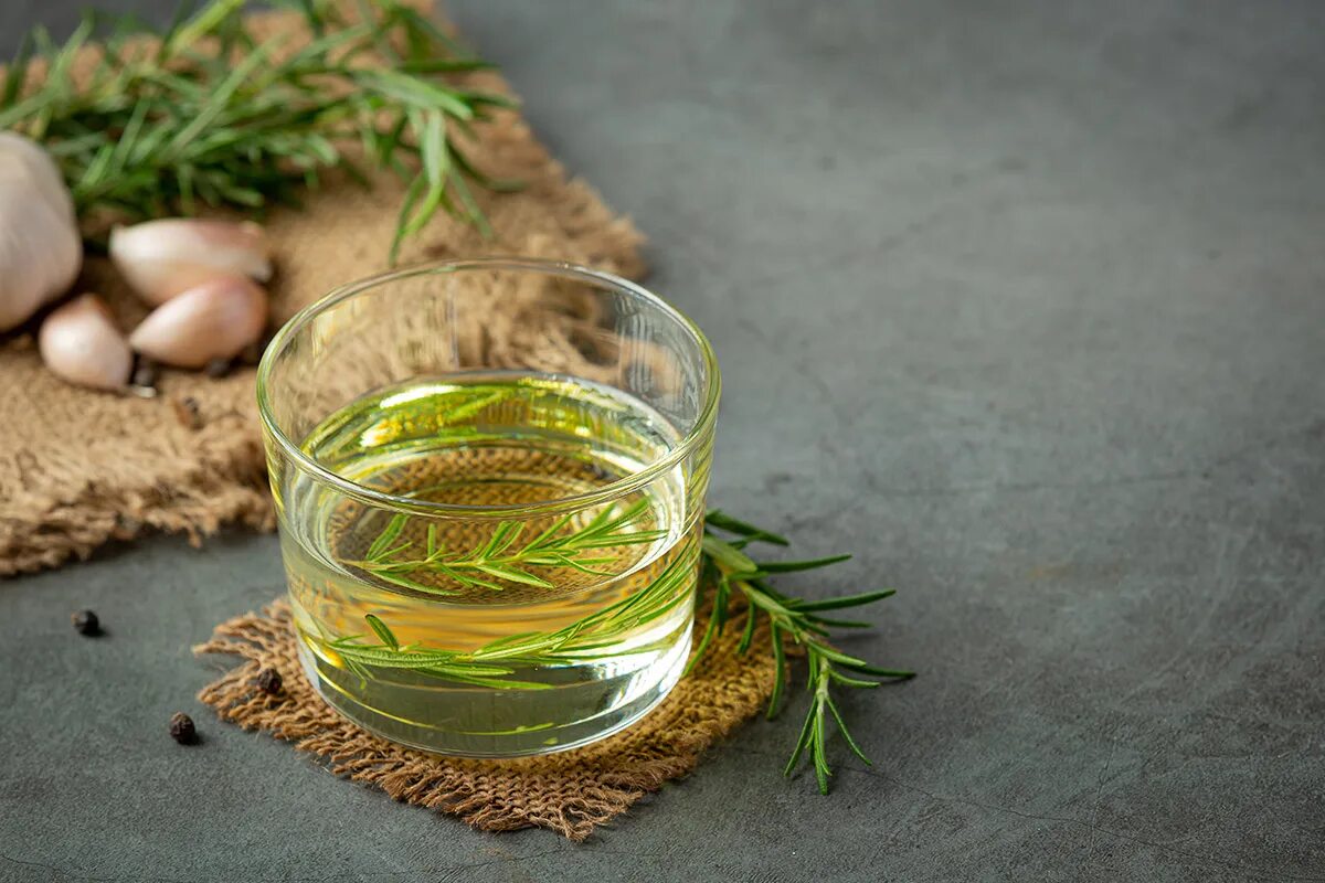 Dieser Aufguss ist meine Methode, mich an kalten Tagen aufzuwärmen. Er wirkt besser als eine Decke und Kaffee zusammen und stärkt außerdem das Immunsystem.