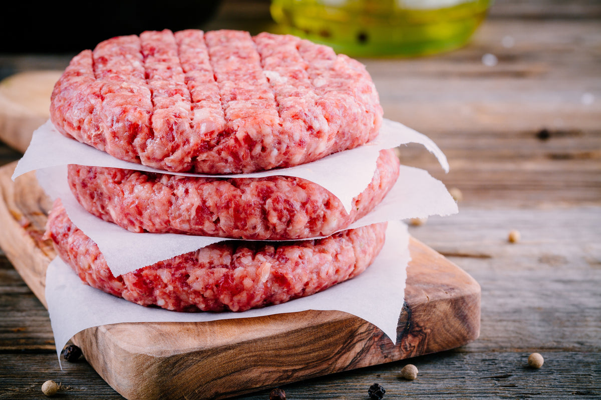 Frikadellen, Burger und Sutsukakia: das richtige Hackfleisch und Besonderheiten jedes Rezepts