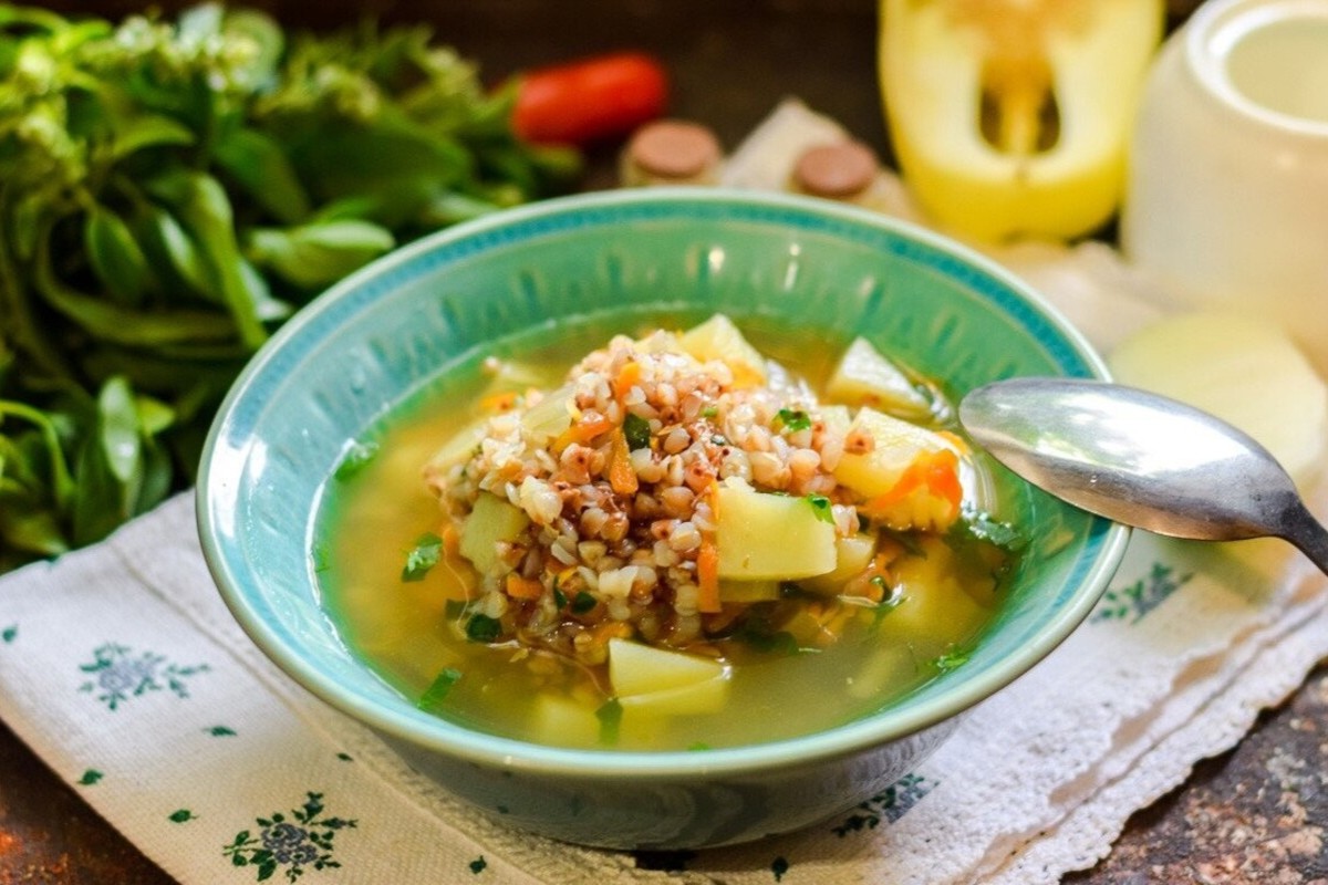 Es ist viel besser als die traditionelle Hühnersuppe. Diese in Deutschland wenig bekannte Suppe ist ein Muss im Herbst.