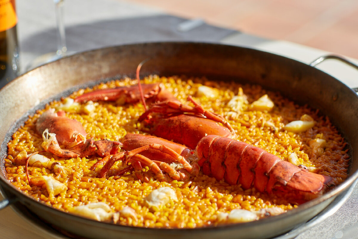 Reis mit Hummer: Wie man dieses klassische Meeresfrüchtegericht zu Hause zubereitet