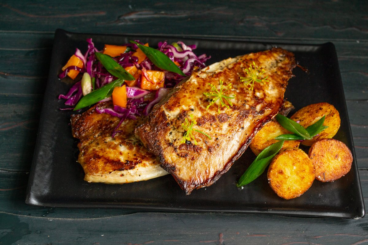 Wie man Fisch im Ofen zubereitet, damit er wirklich saftig wird: nützliche Tipps, die wirklich funktionieren